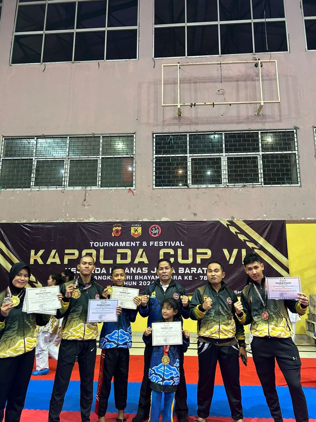 Personel Polresta Cirebon Raih Medali Emas Kejuaraan Karate Kapolda&nbsp;Cup
