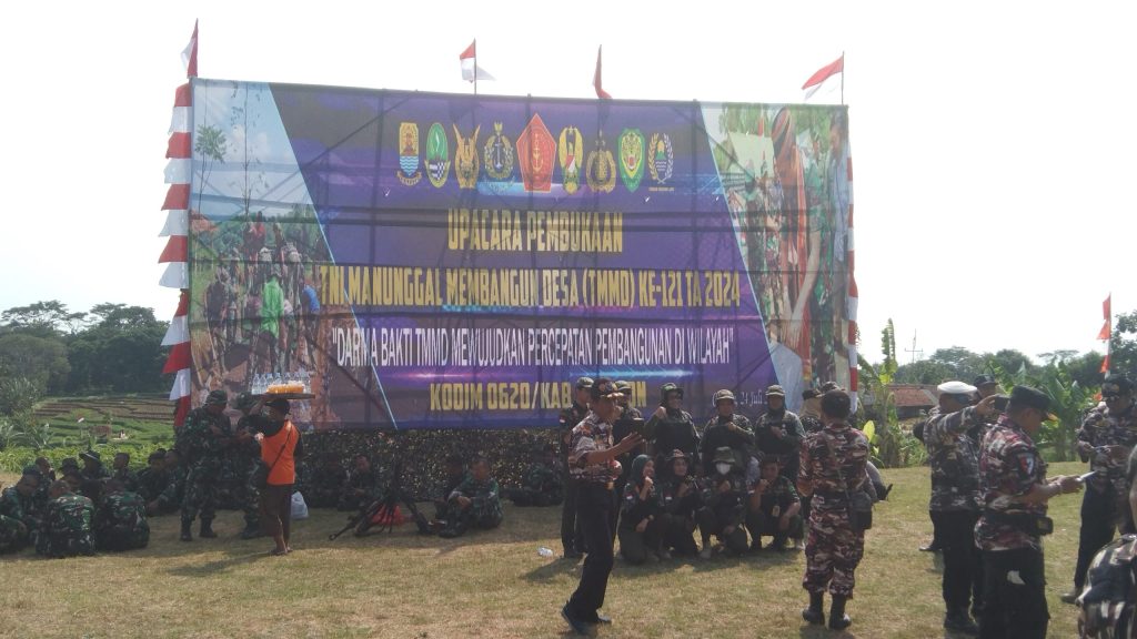 Kegiatan upacara Pembukaan TNI manunggal Membangun Desa TMMD Ke 121 TA 2024 Didesa Kubang Kec Talun Kab&nbsp;Cirebon