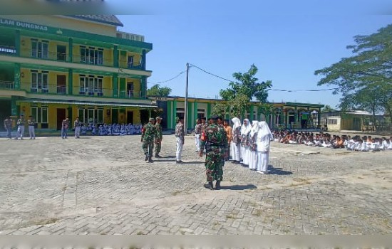 Bela Negara, Babinsa Koramil 0813-09/Sumberrejo Berikan Pelatihan Wasbang Santri Pondok Pesantren Darussalam&nbsp;Dungmas