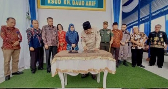 Era Kepemimpinan Bupati Tanjab Barat Periode 2021-2024, Berciri Khas Jargon Berkah dan Kepalan Tangan 2&nbsp;Jari