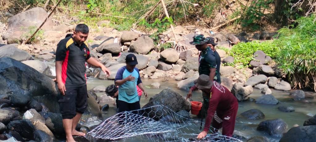 Naskah: Keseharian Satgas TMMD dan Masyarakat&nbsp;Desa