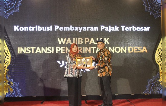 Pemkab Bojonegoro Raih 2 Penghargaan Kontribusi Pembayaran Pajak&nbsp;Terbesar