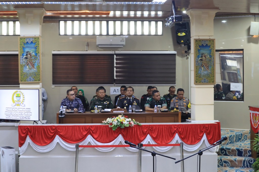 Danlanal Cirebon Hadiri Rapat Paripurna Pengucapan Sumpah/Janji Anggota DPRD Kota Cirebon Masa Jabatan&nbsp;2024-2029